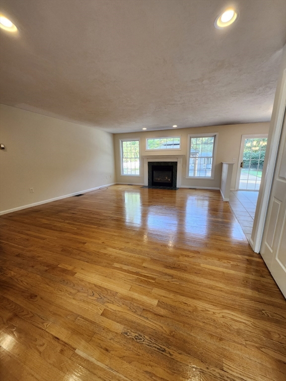 20 Woodridge Road Millbury, MA 01527 - Photo 7 of 37