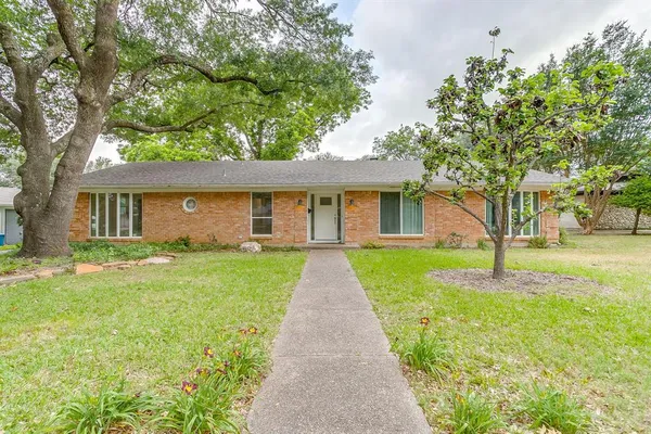 $334,900 | 4000 Sundown Drive, Benbrook, TX 76116