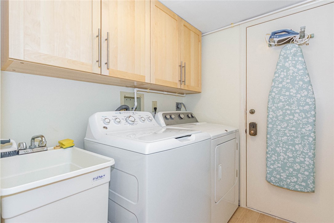 1850 Bay Road, Unit 3G Vero Beach, FL 32963 - Photo 31 of 36 a utility room with dryer and washer
