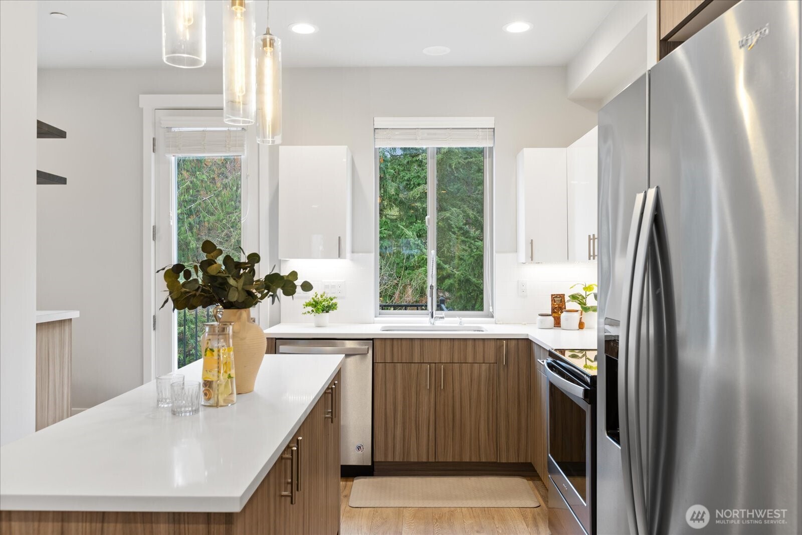 7628 222nd Street Southwest, Unit B4 Edmonds, WA 98026 - Photo 4 of 40