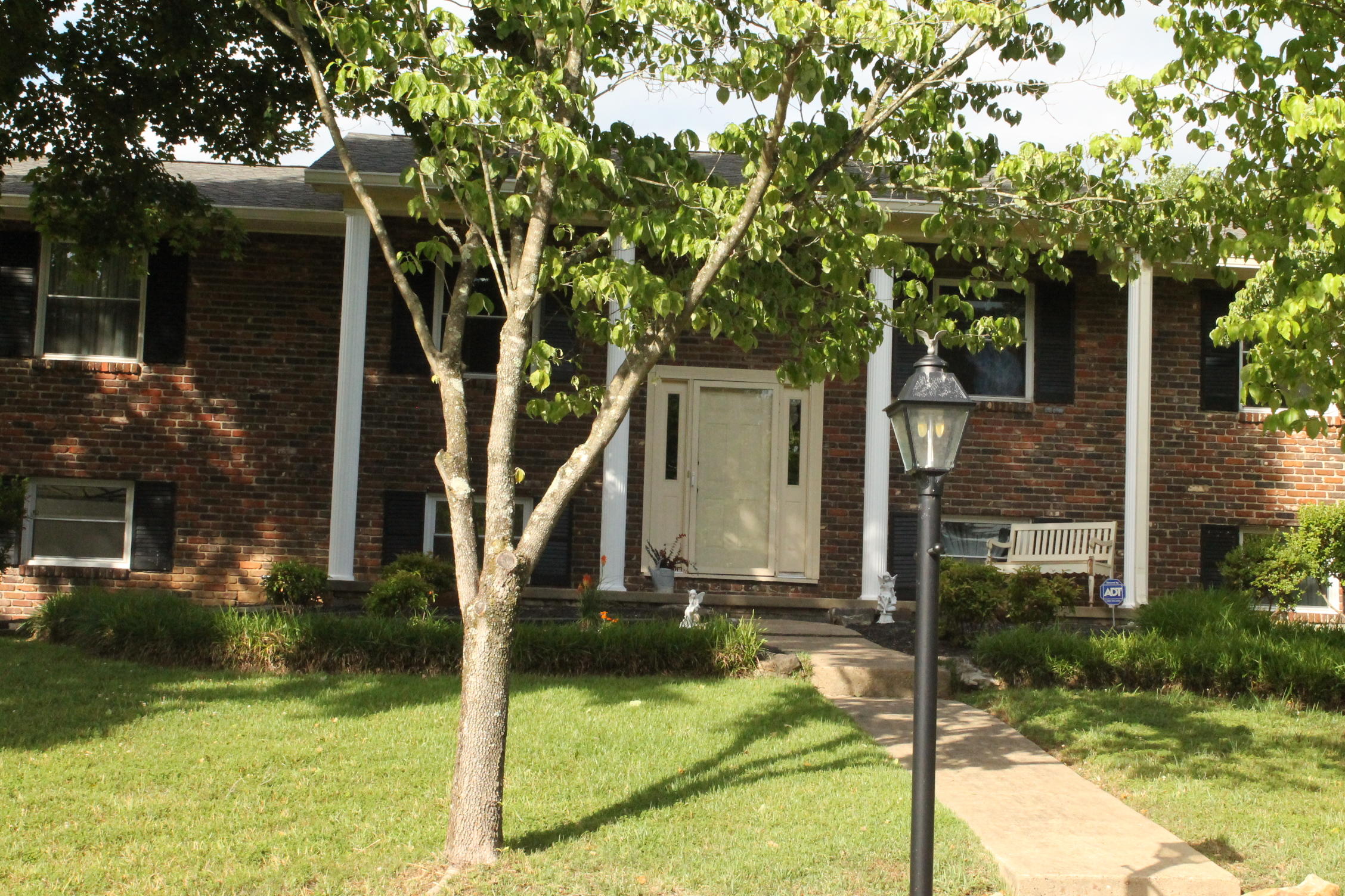 316 Highfield Road Knoxville, TN 37923 - Photo 2 of 29 front lamp post