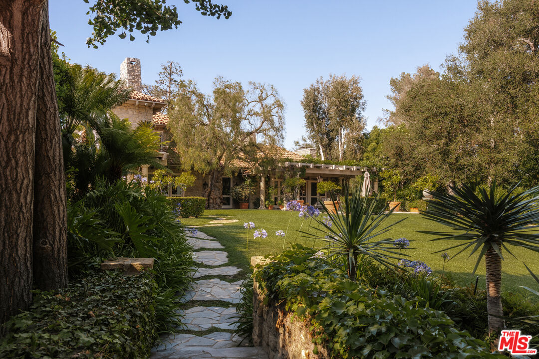 423 North Faring Road Los Angeles, CA 90077 - Photo 32 of 35