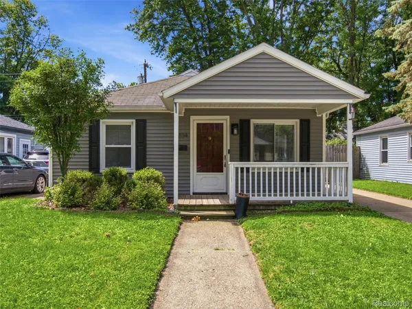 $230,000 | 2204 Brockton Avenue, Royal Oak, MI 48067