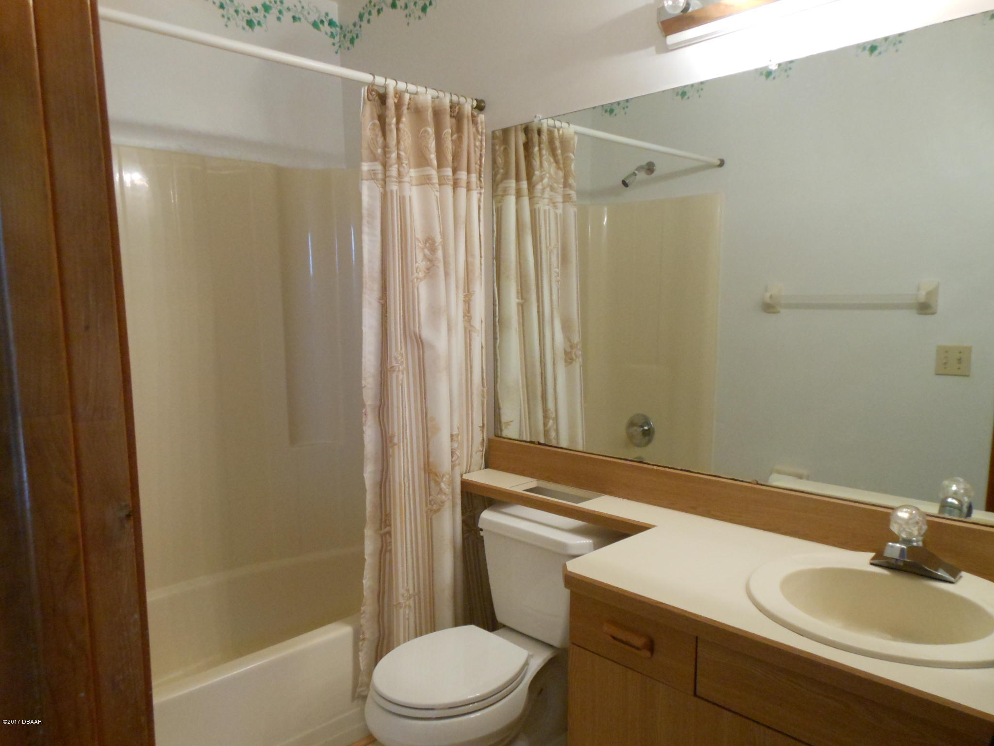 3544 Creekside Road, Unit D Port Orange, FL 32129 - Photo 9 of 14 Bath 2 w/tub