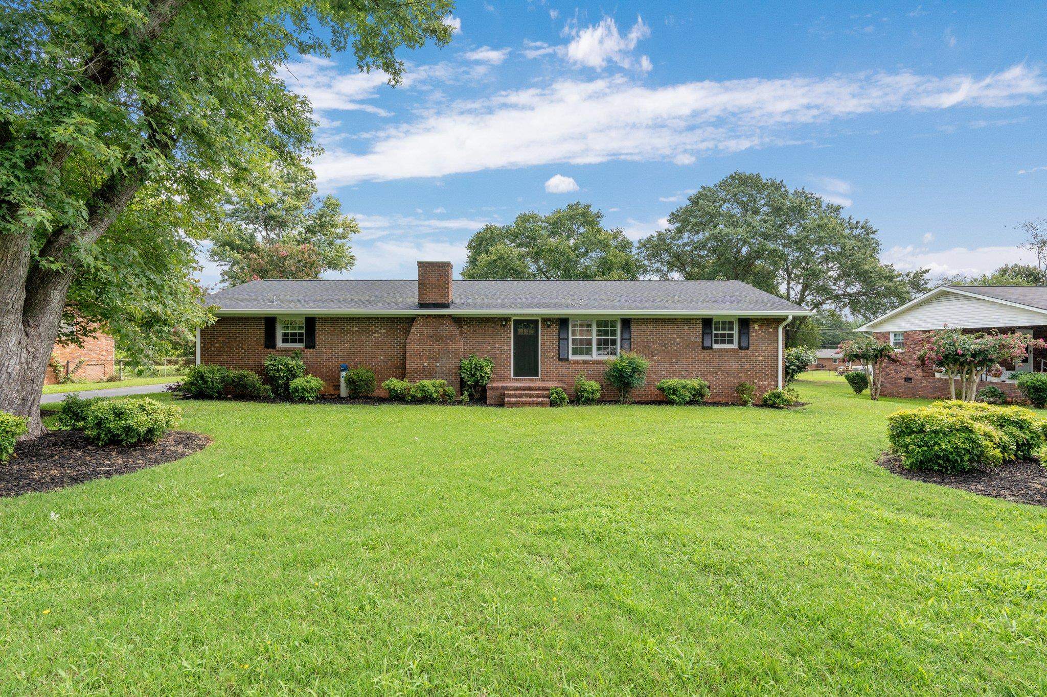 110 Scenic Circle Boiling Springs, SC 29316 - Photo 1 of 31 Gallery Image 1