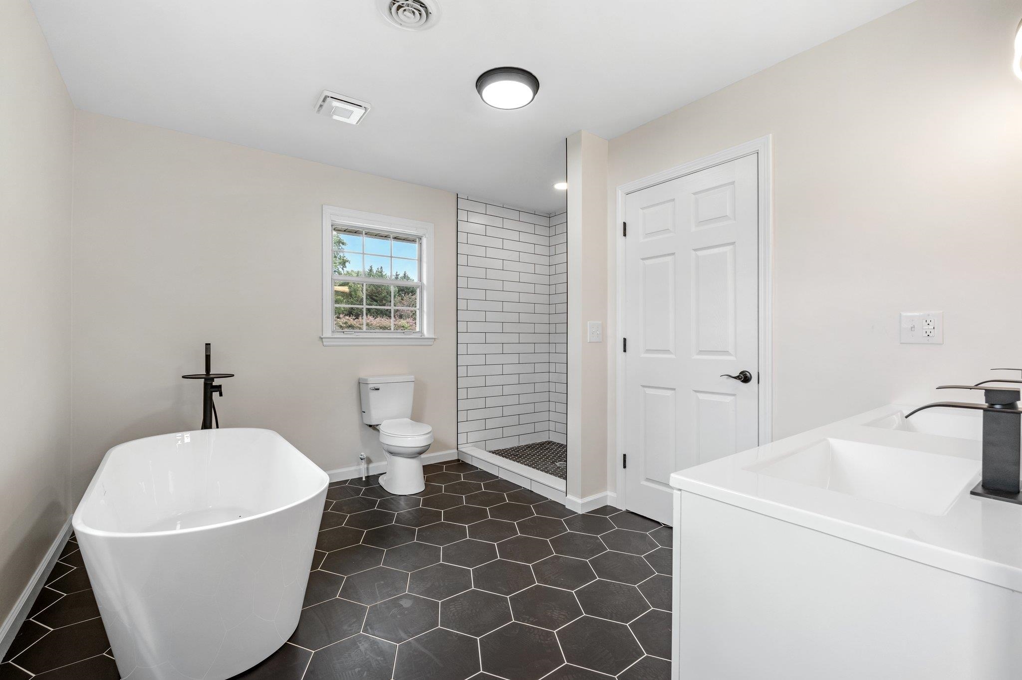 110 Scenic Circle Boiling Springs, SC 29316 - Photo 6 of 31 Gallery Image 6