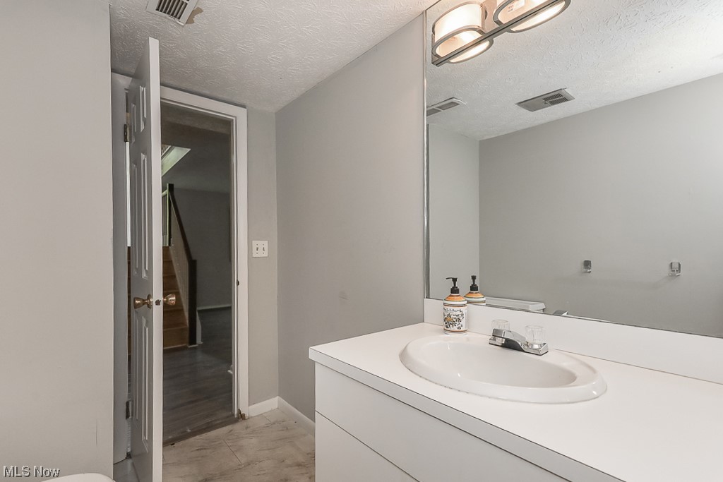 2268 Stillman Road Cleveland, OH 44118 - Photo 30 of 35
