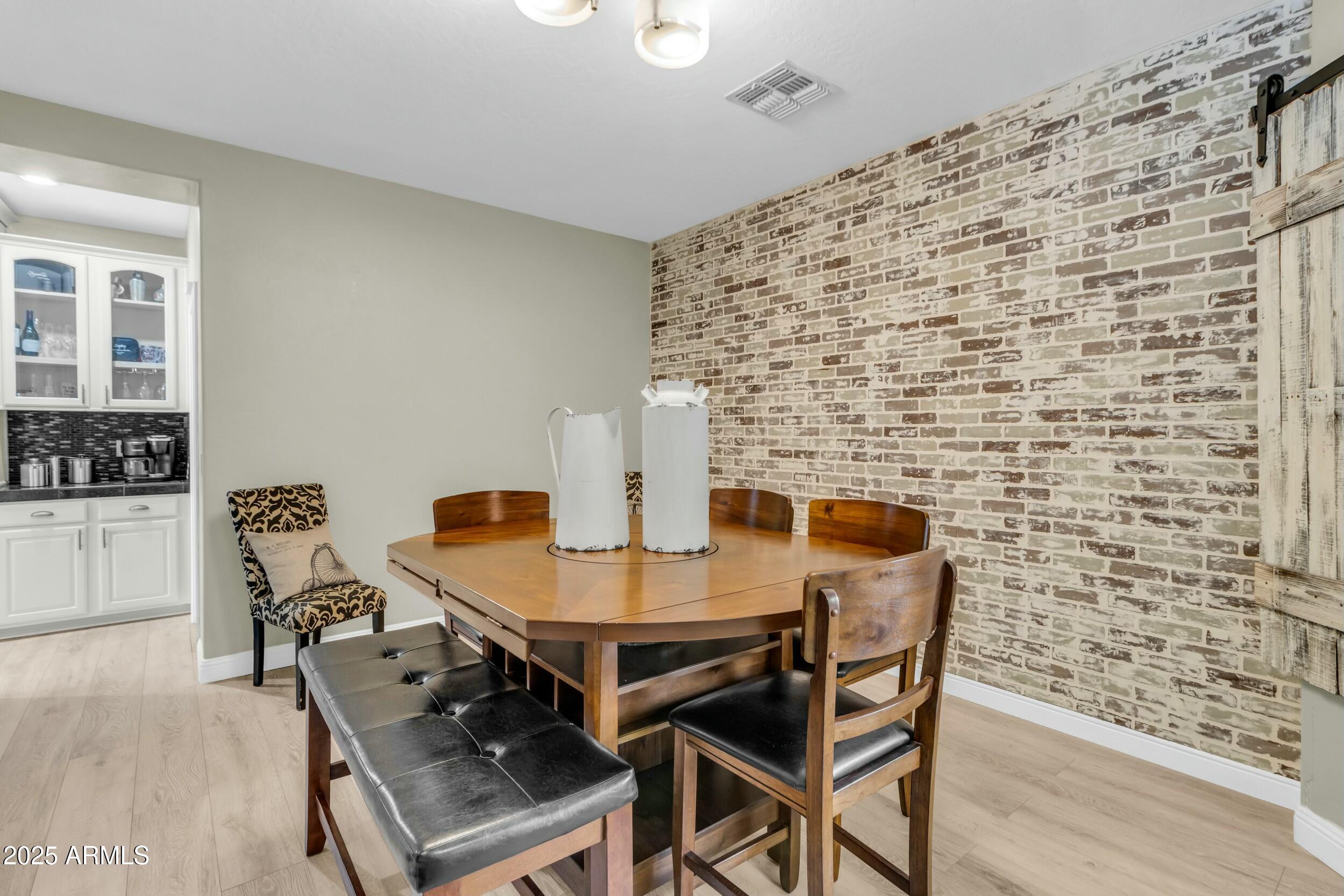 1333 East Pedro Road Phoenix, AZ 85042 - Photo 7 of 49 Dinning room