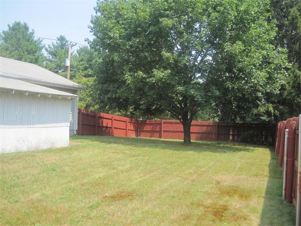 181 Fernbank Road Springfield, MA 01129 - Photo 3 of 15
