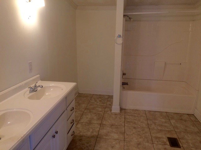 1003 Horseshoe Road Augusta, GA 30906 - Photo 7 of 10 Owner's Bathroom
