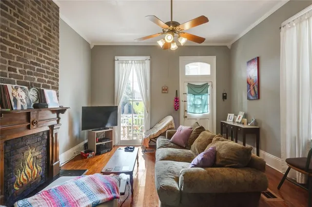 $1,600 | 812 Valmont Street, New Orleans, LA 70115