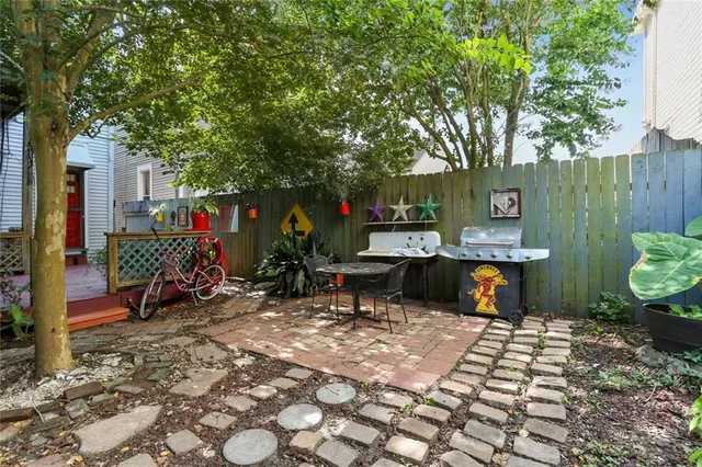 $1,600 | 812 Valmont Street, New Orleans, LA 70115
