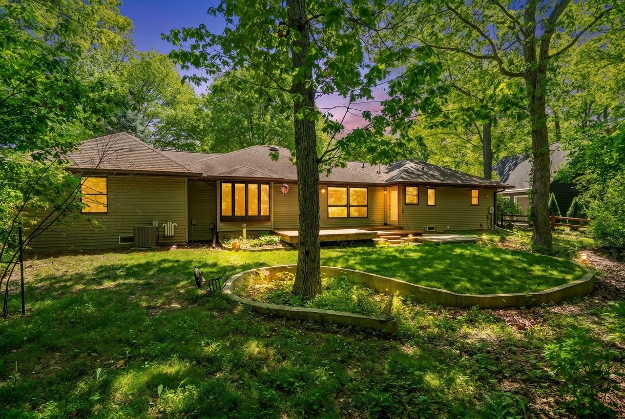 250 Traders Point Green Bay, WI 54302 - Photo 4 of 56