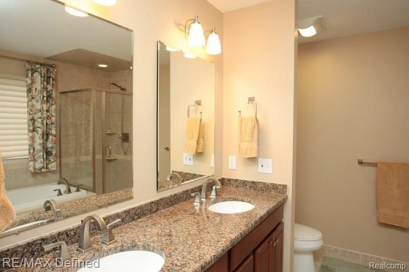 3700 Briarbrooke Lane Rochester, MI 48306 - Photo 27 of 37 MasterBath2.jpg