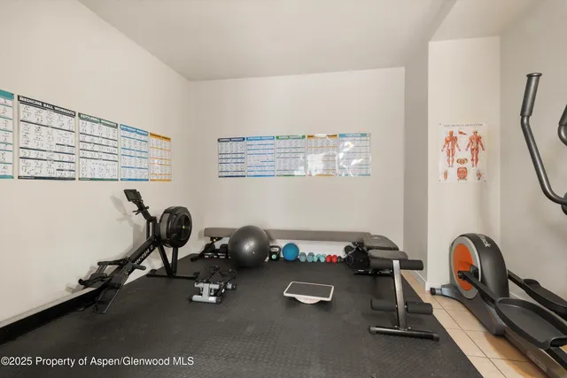 a view of a yard in front of house