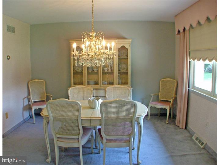 4937 New Road Buckingham, PA 18938 - Photo 6 of 25 Dining Room