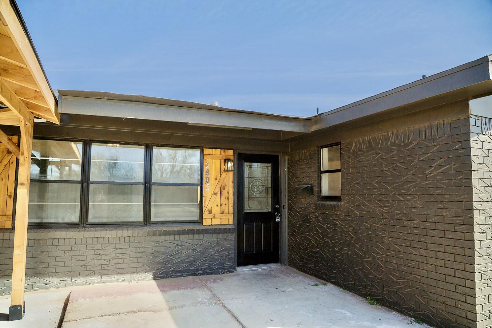 2802 West 20th Plainview, TX 79072 - Photo 4 of 50 a view of front door of a house