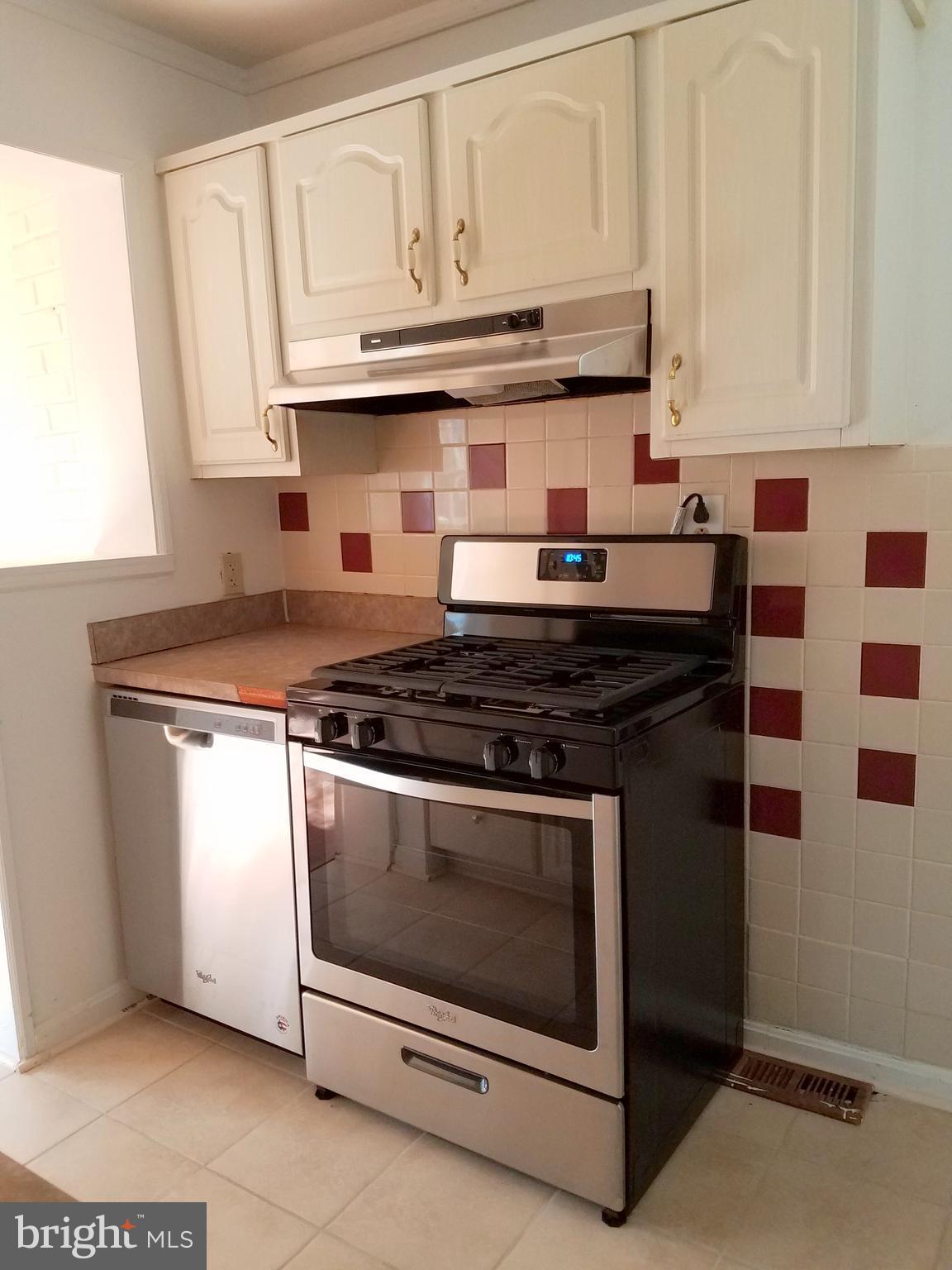 3208 Medway Street Silver Spring, MD 20902 - Photo 8 of 19 Gas cooking