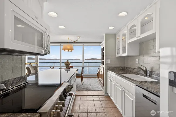 $960,000 | 610 Front Street, Unit 302, Mukilteo, WA 98275