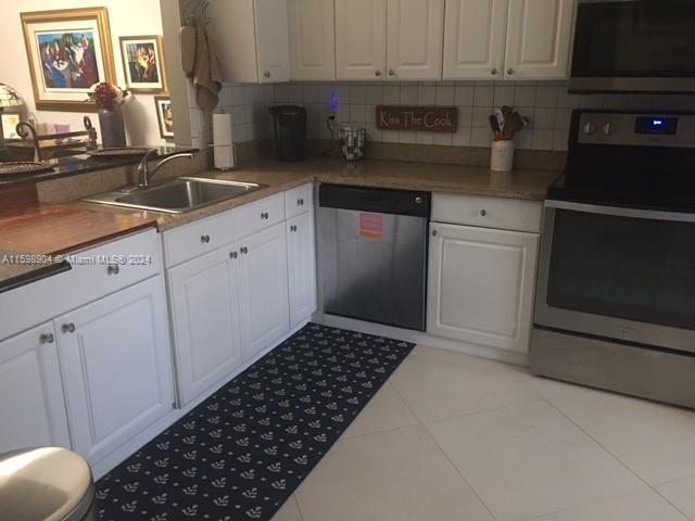 6783 Bridlewood Court, Unit 6783 Boca Raton, FL 33433 - Photo 6 of 56 a kitchen with a sink and cabinets