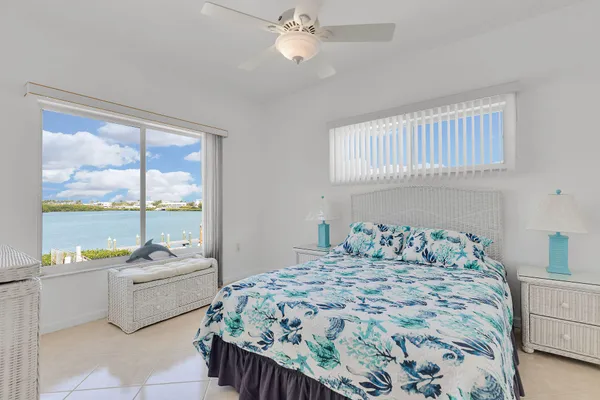 $3,950,000 | 900 Shelter Bay Drive, Key Colony Beach, FL 33051