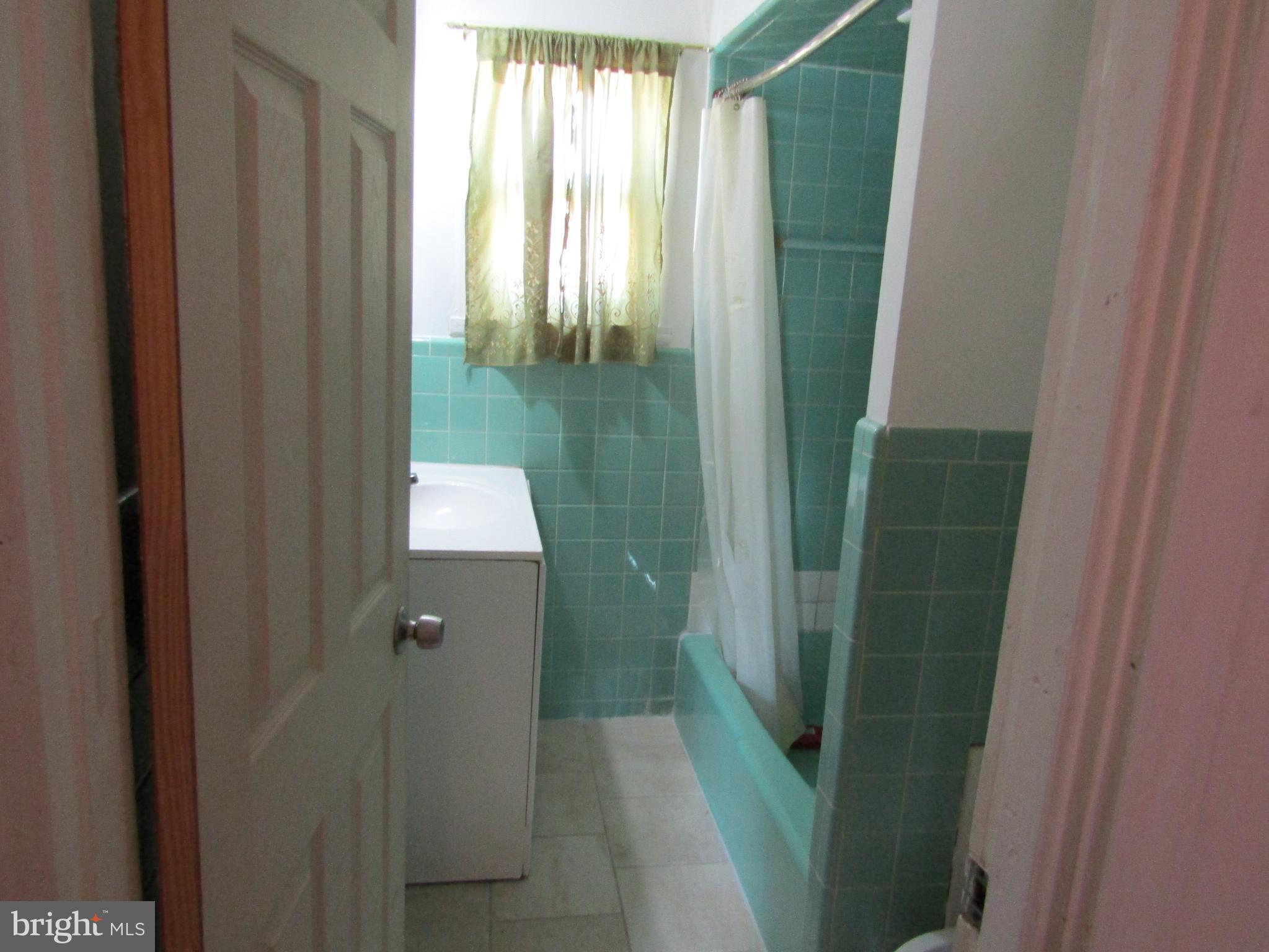 1421 Collings Road Camden, NJ 08104 - Photo 8 of 17