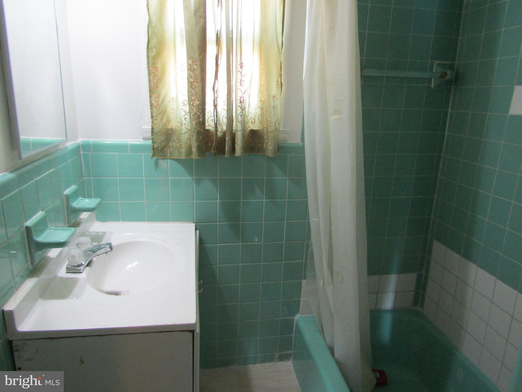 1421 Collings Road Camden, NJ 08104 - Photo 9 of 17