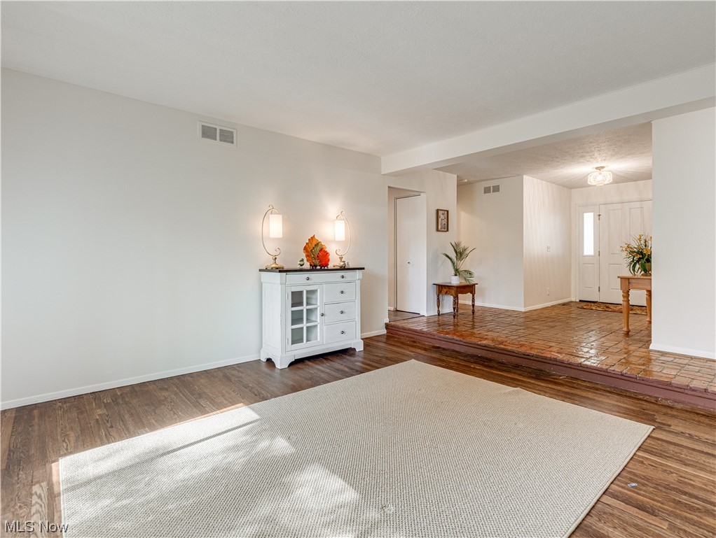 462 Sandhurst Road Akron, OH 44333 - Photo 5 of 28 Gallery Image 5