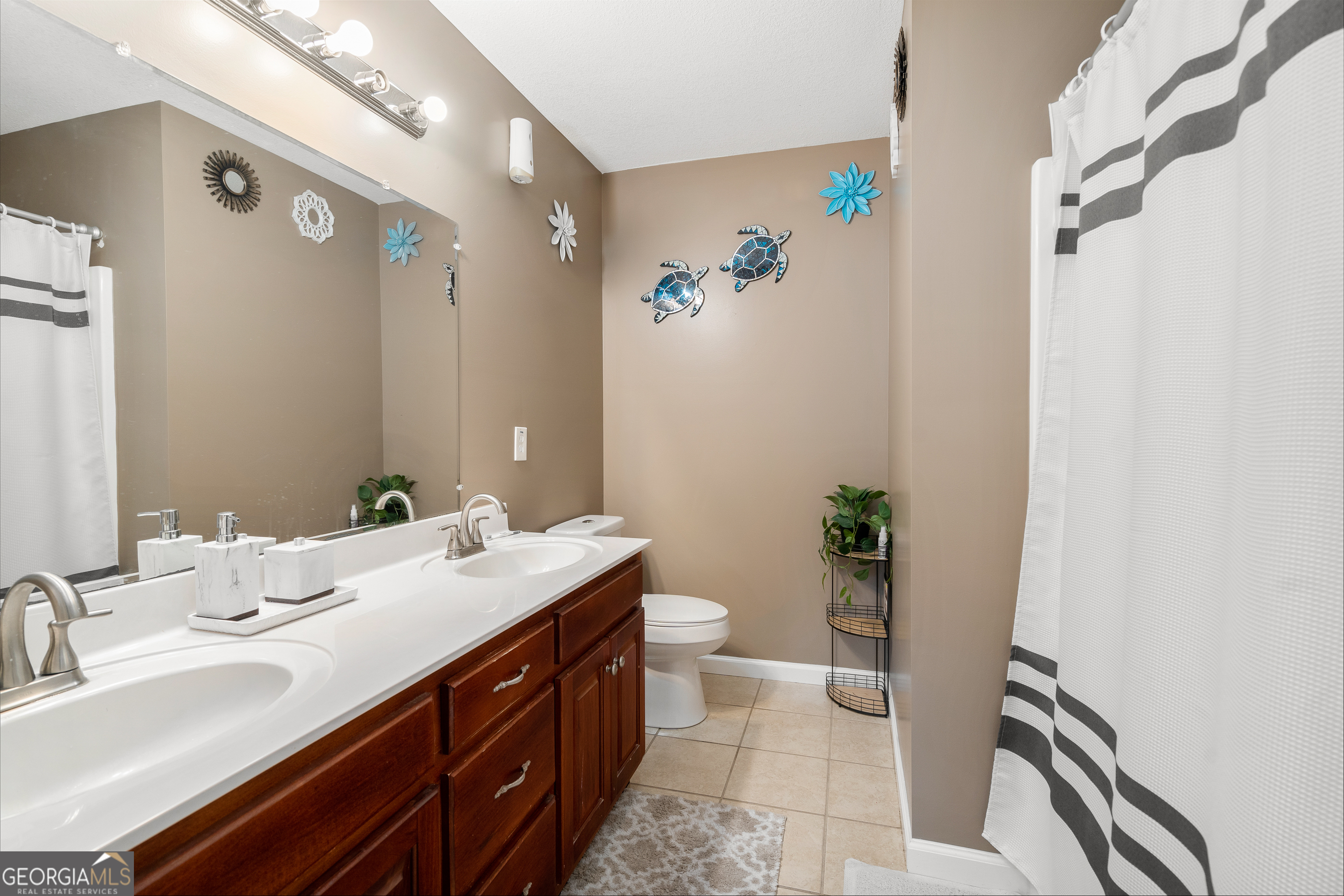 80 Columbus Street Chatsworth, GA 30705 - Photo 24 of 40 a spacious bathroom with a double vanity sink and a mirror