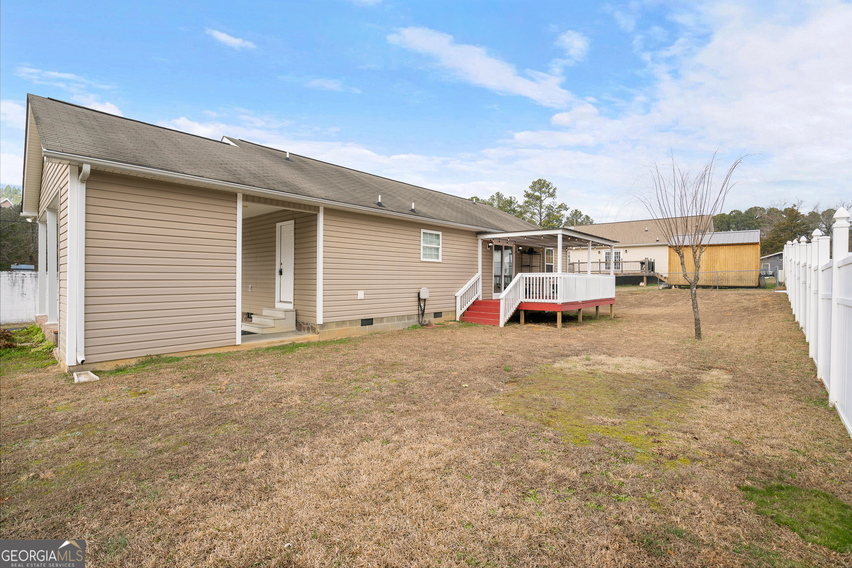 80 Columbus Street Chatsworth, GA 30705 - Photo 38 of 40 a backyard of a house with table and chairs