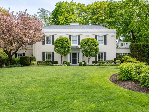 $4,399,000 | 140 Remington Road, Manhasset, NY 11030