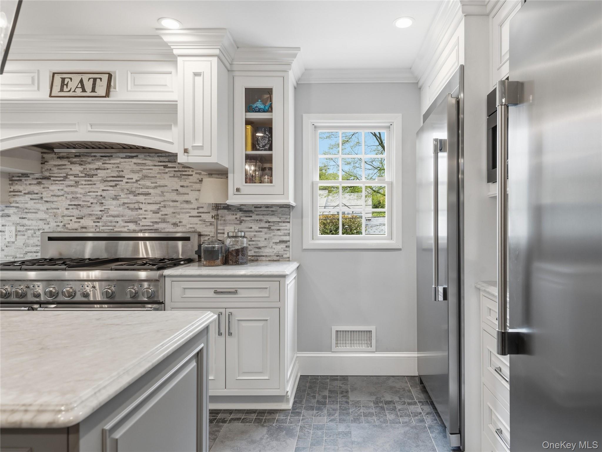 140 Remington Road Manhasset, NY 11030 - Photo 11 of 33