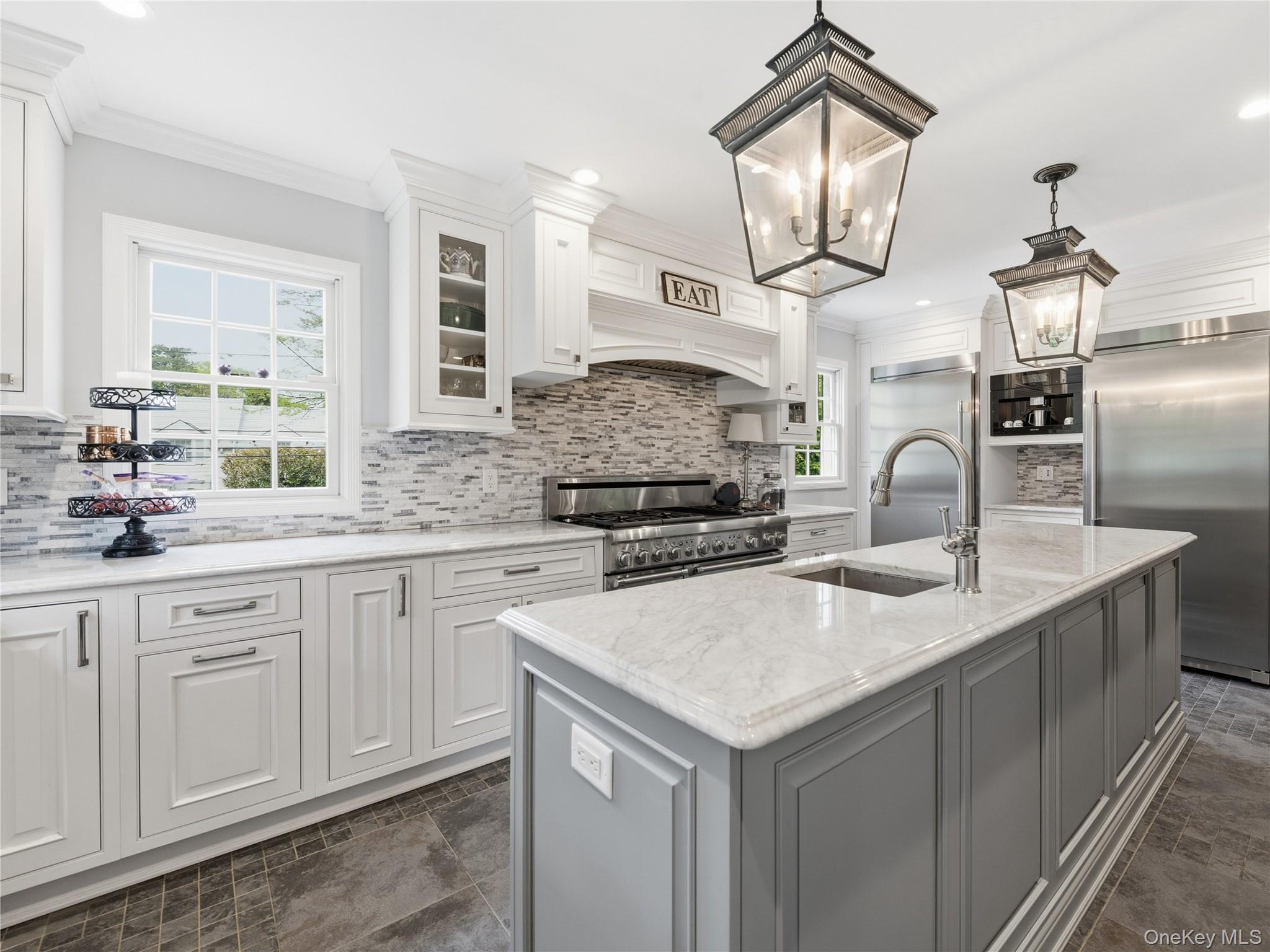 140 Remington Road Manhasset, NY 11030 - Photo 12 of 33