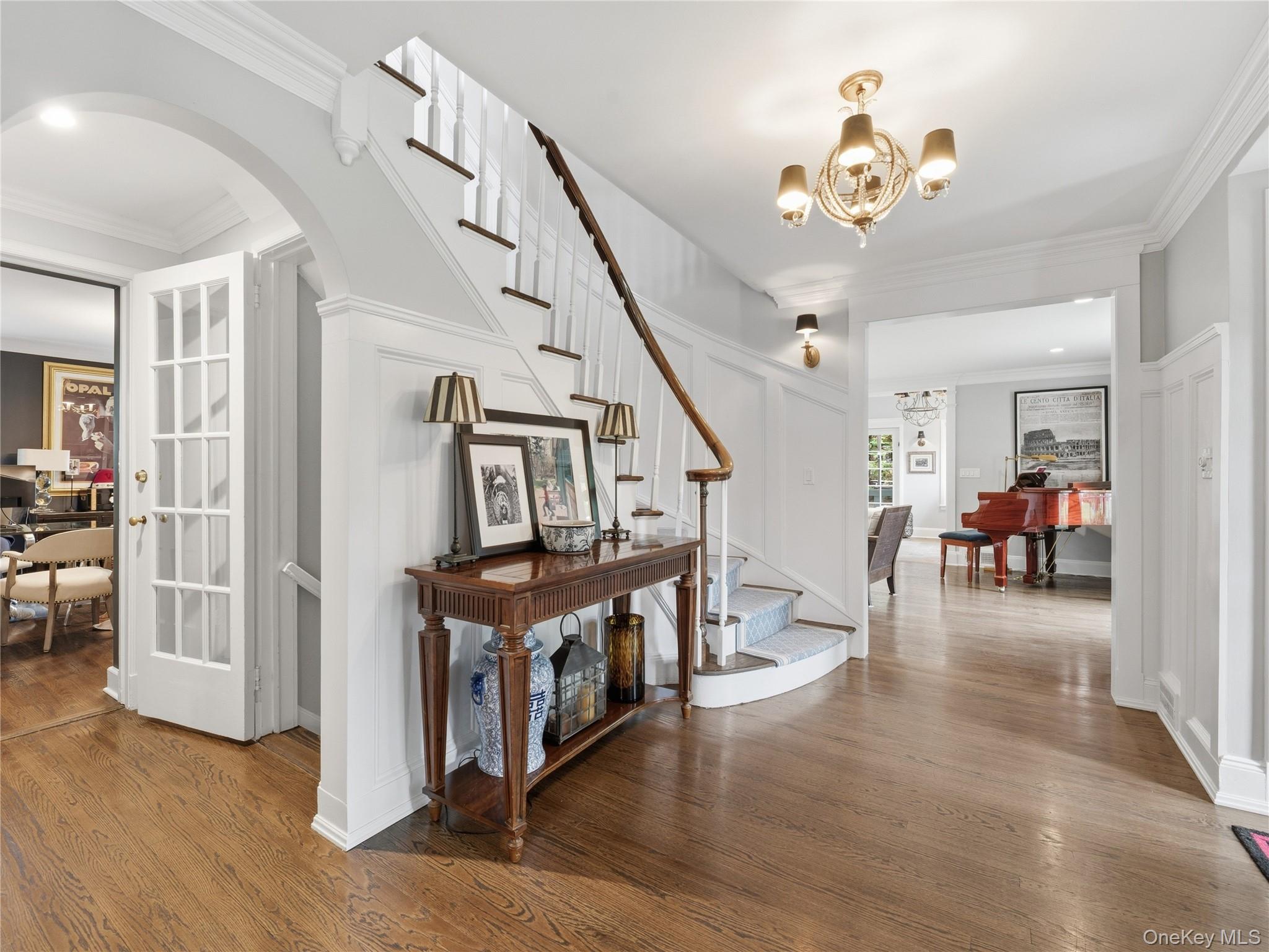 140 Remington Road Manhasset, NY 11030 - Photo 2 of 33