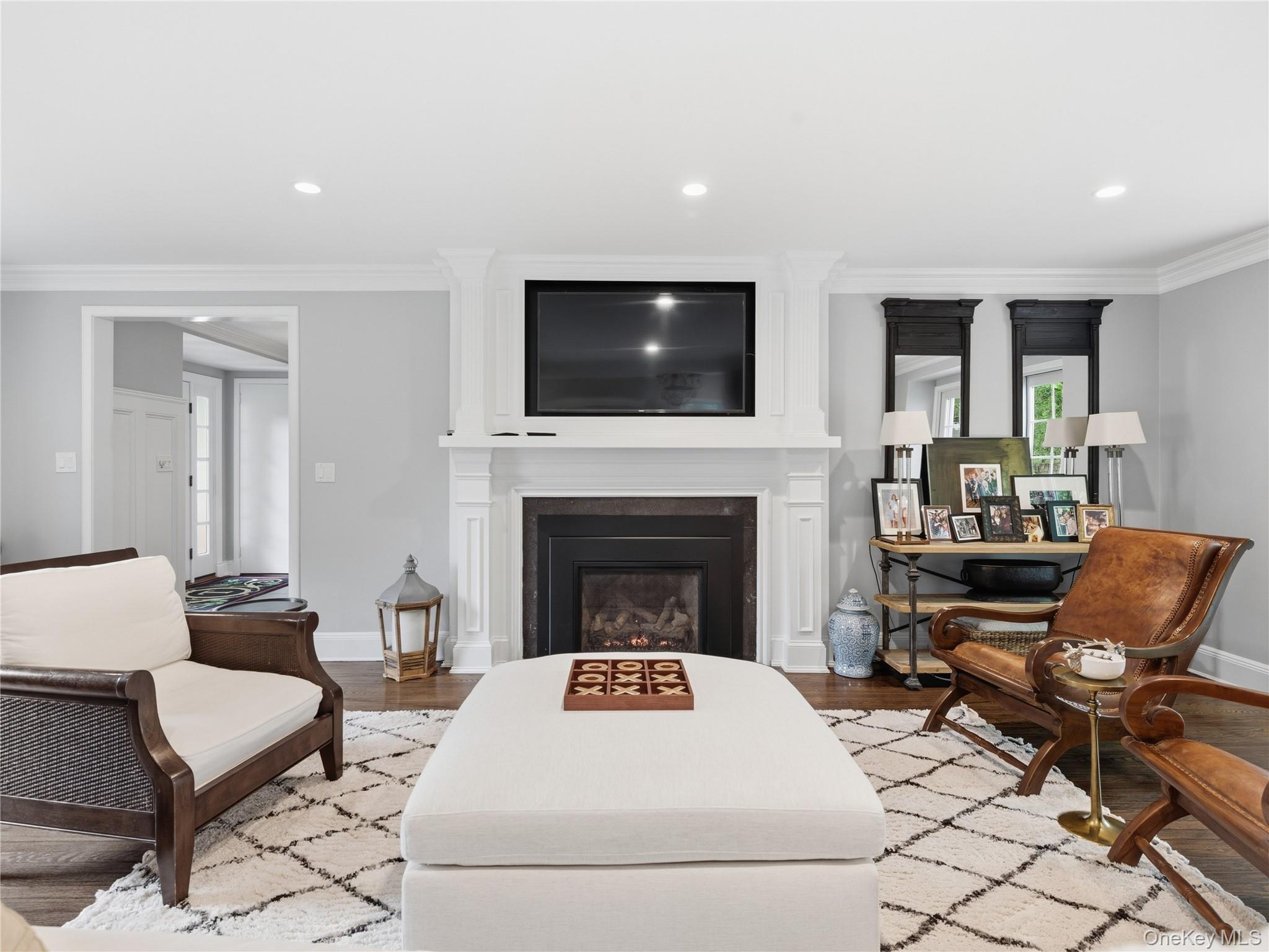 140 Remington Road Manhasset, NY 11030 - Photo 3 of 33