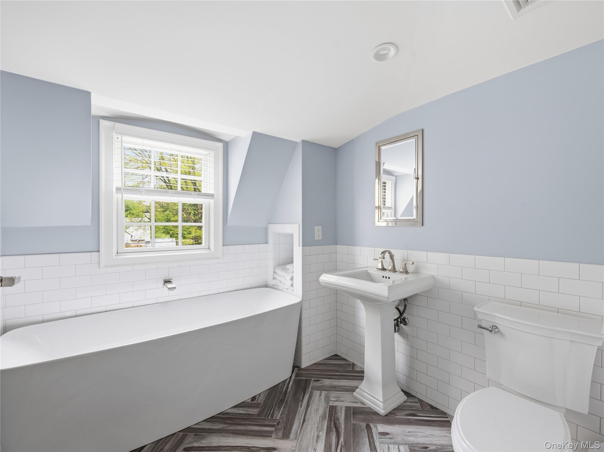 140 Remington Road Manhasset, NY 11030 - Photo 31 of 33