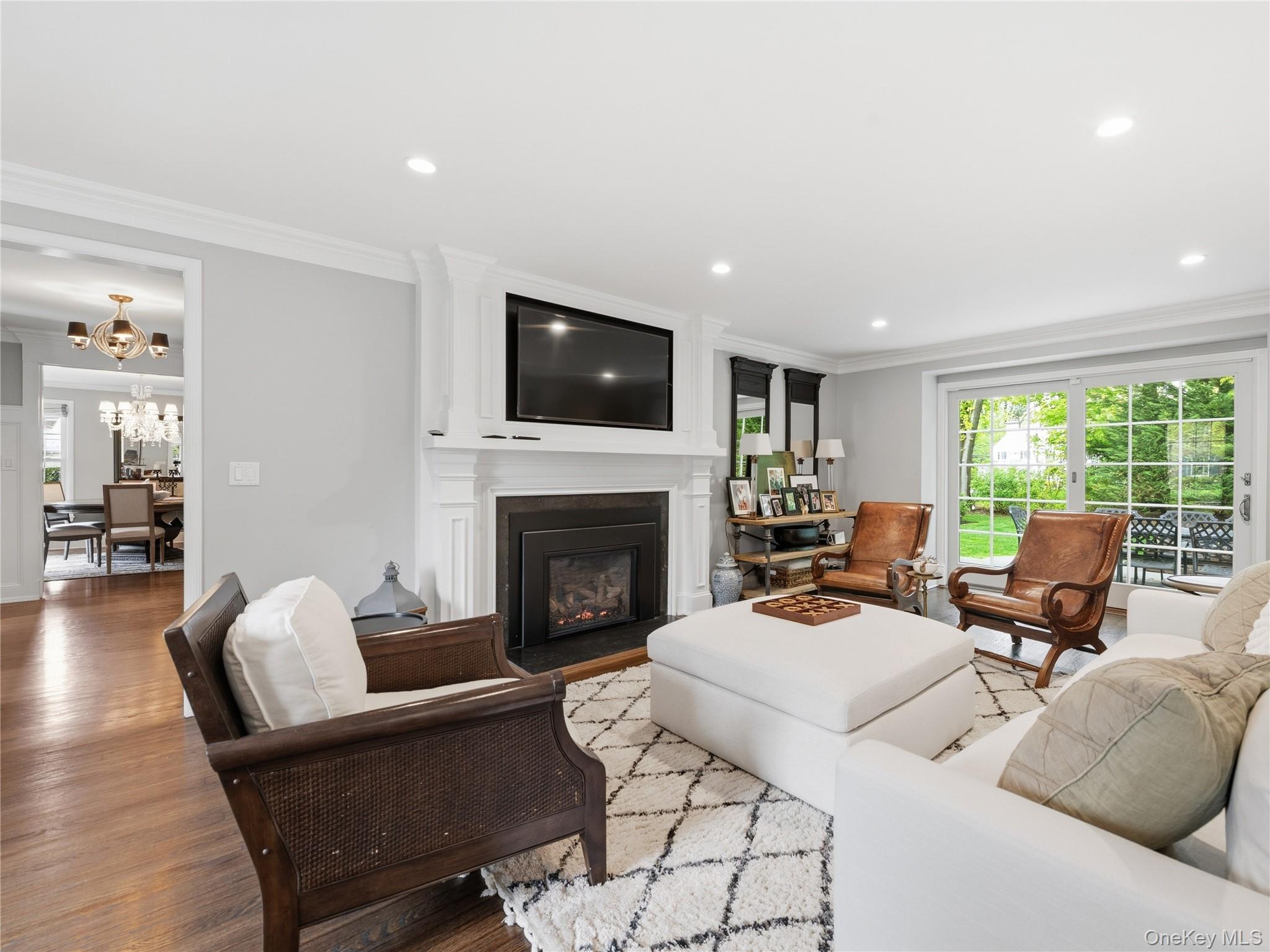 140 Remington Road Manhasset, NY 11030 - Photo 4 of 33