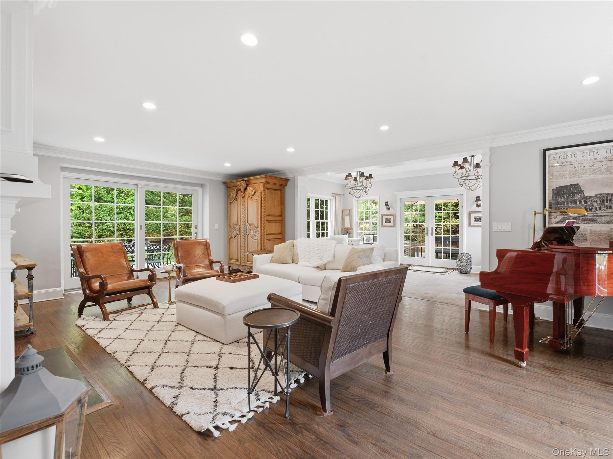 140 Remington Road Manhasset, NY 11030 - Photo 5 of 33
