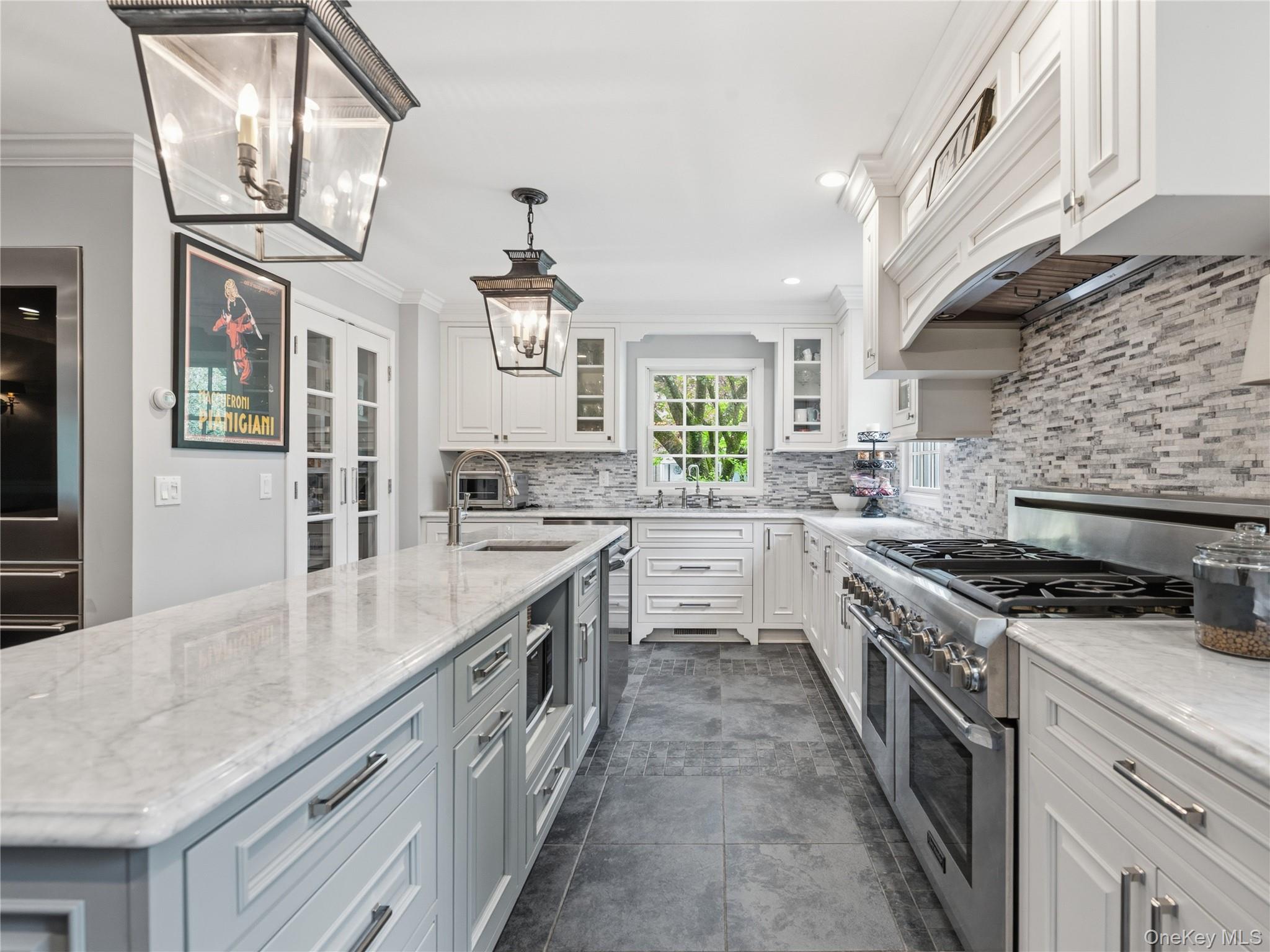 140 Remington Road Manhasset, NY 11030 - Photo 8 of 33