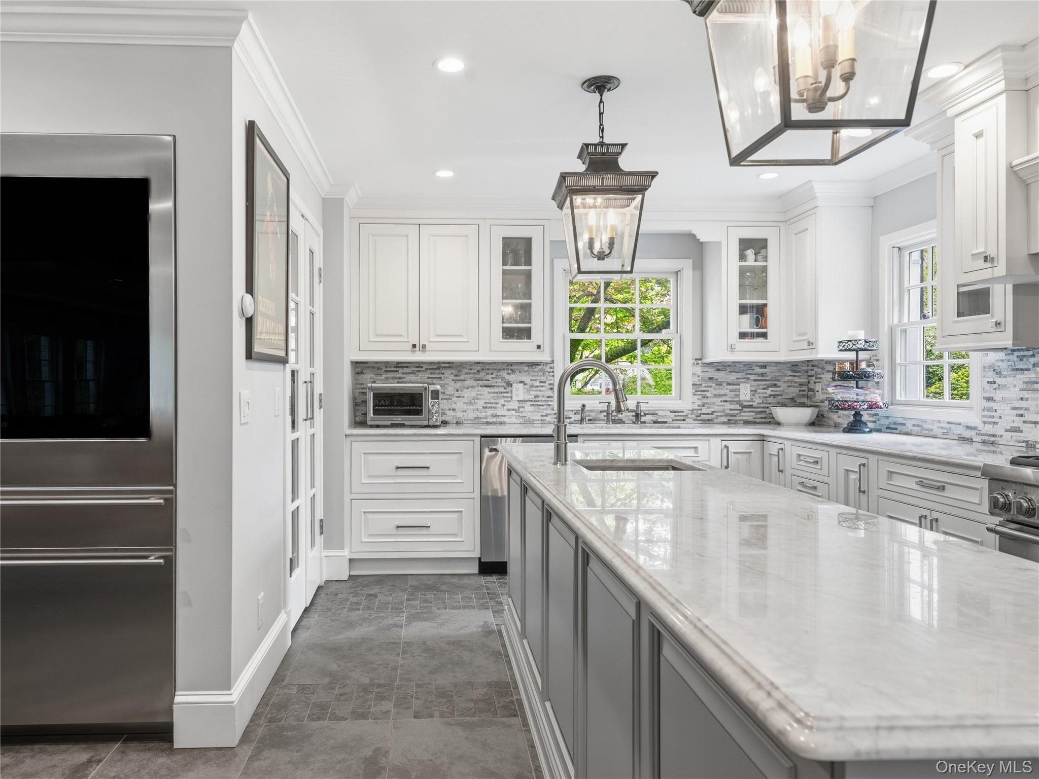 140 Remington Road Manhasset, NY 11030 - Photo 10 of 33