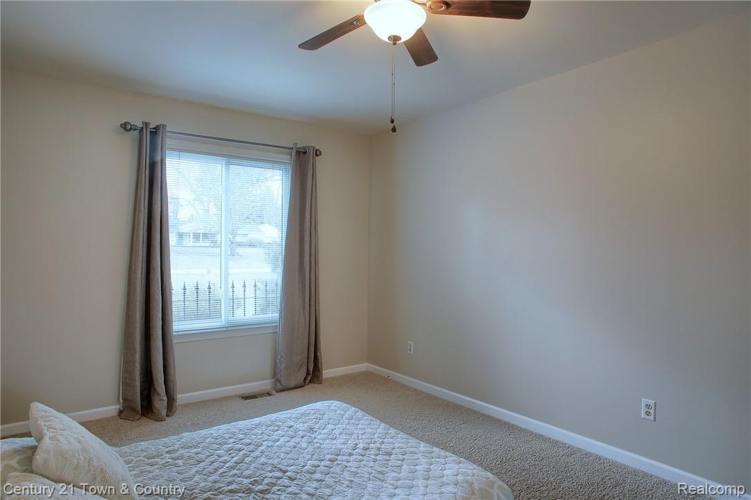 2300 Kingsford Road Rochester, MI 48309 - Photo 21 of 32 21-2nd Bedroom.jpg