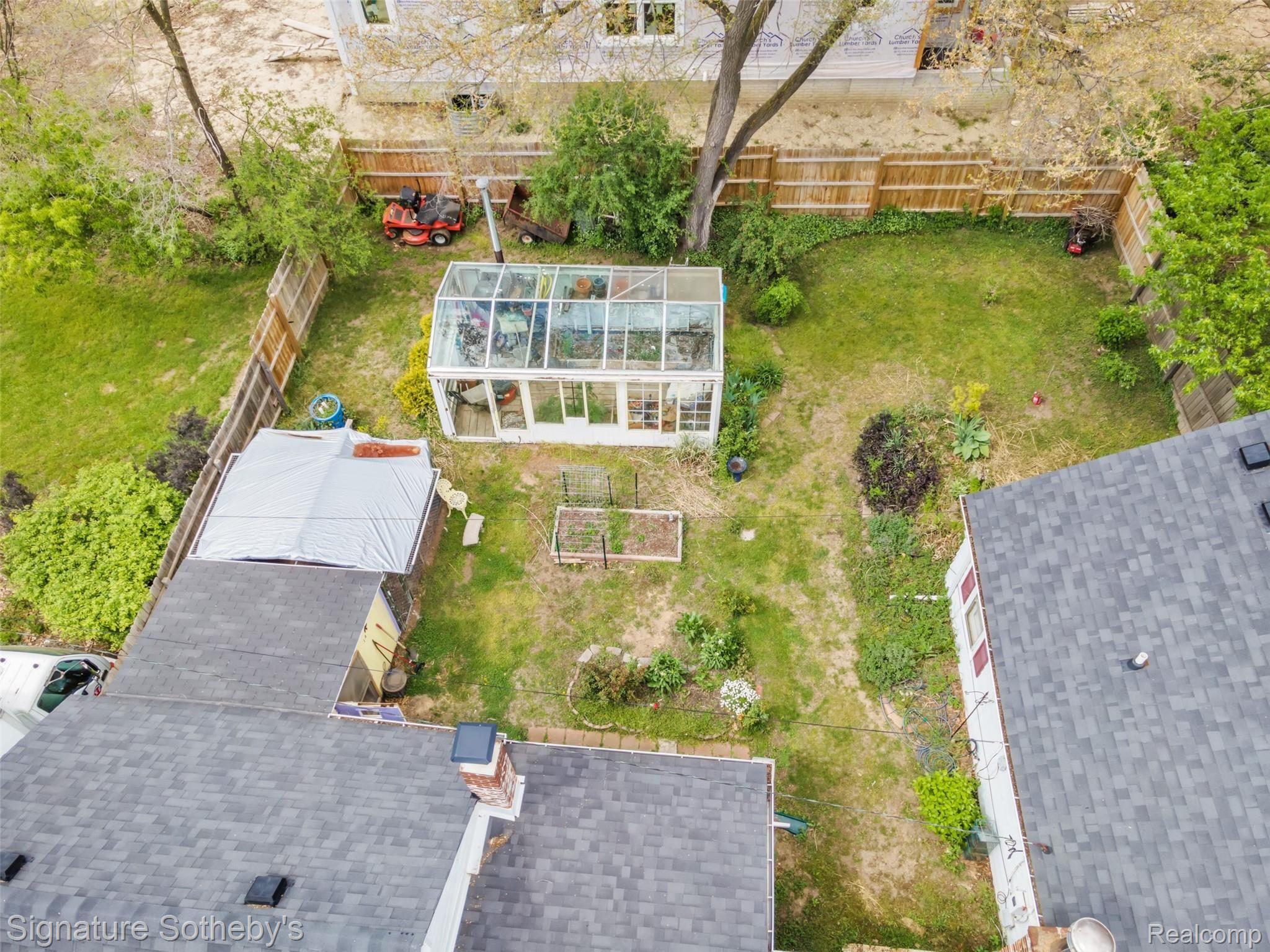 2694 Hessel Avenue Rochester, MI 48307 - Photo 13 of 15 A69D4323-9900-4559-92C1-AAA72317D1BF.jpeg