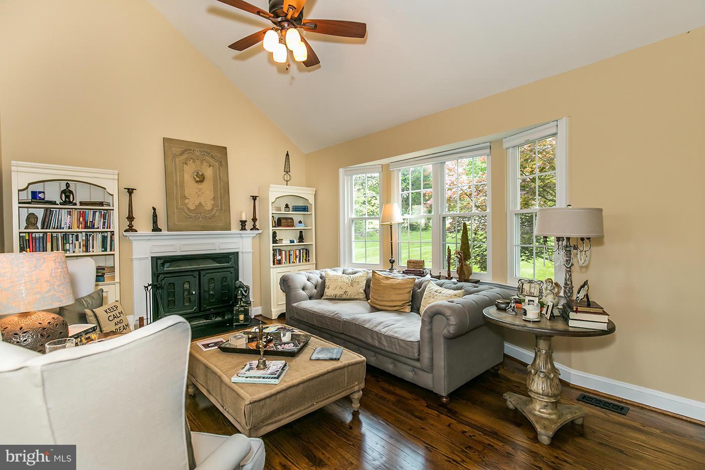 1201 Bishopsgate Way Reston, VA 20194 - Photo 4 of 19 Living Room