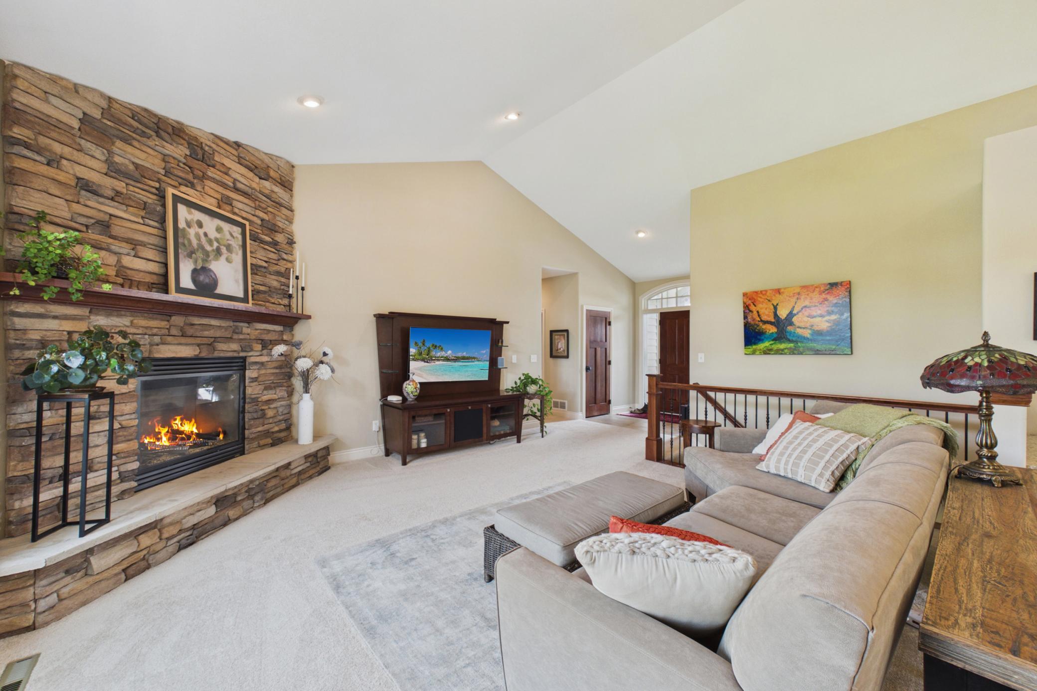 1545 Century Knoll Lane Northeast Rochester, MN 55906 - Photo 4 of 40