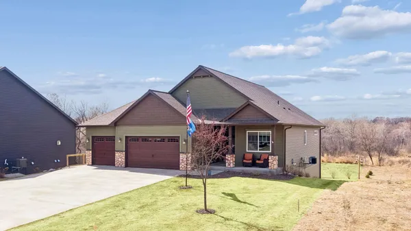 $525,000 | 26612 Frontier Avenue, Wyoming, MN 55092