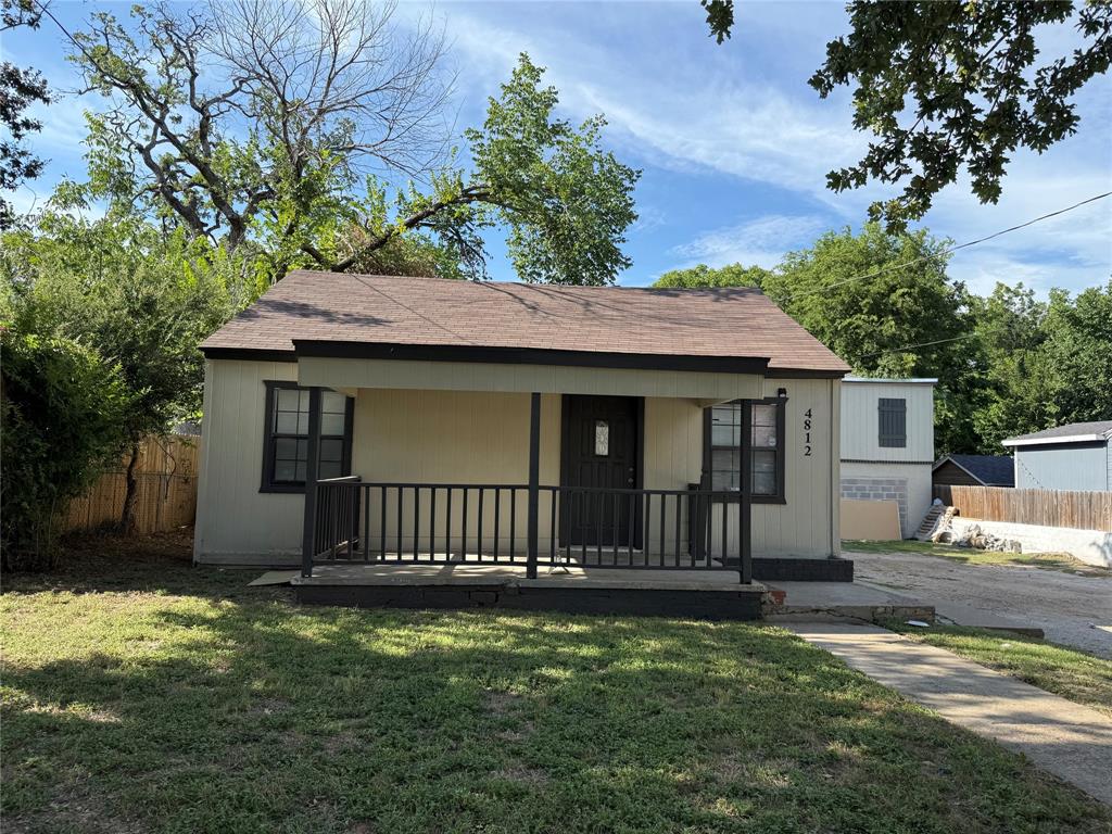 4812 Barbara Road River Oaks, TX 76114 - Photo 1 of 20 a view of a house with a yard