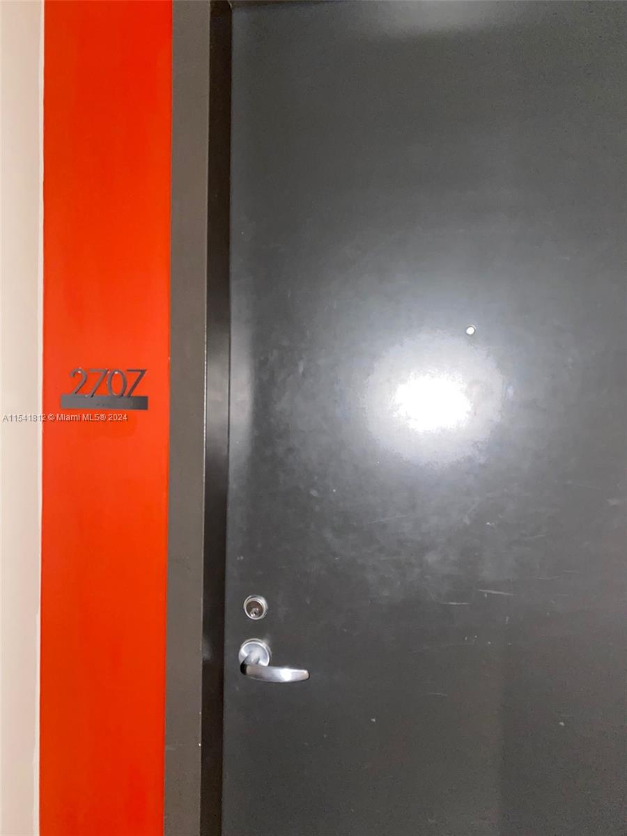 151 Southeast 1st Street, Unit 2707 Miami, FL 33131 - Photo 11 of 12