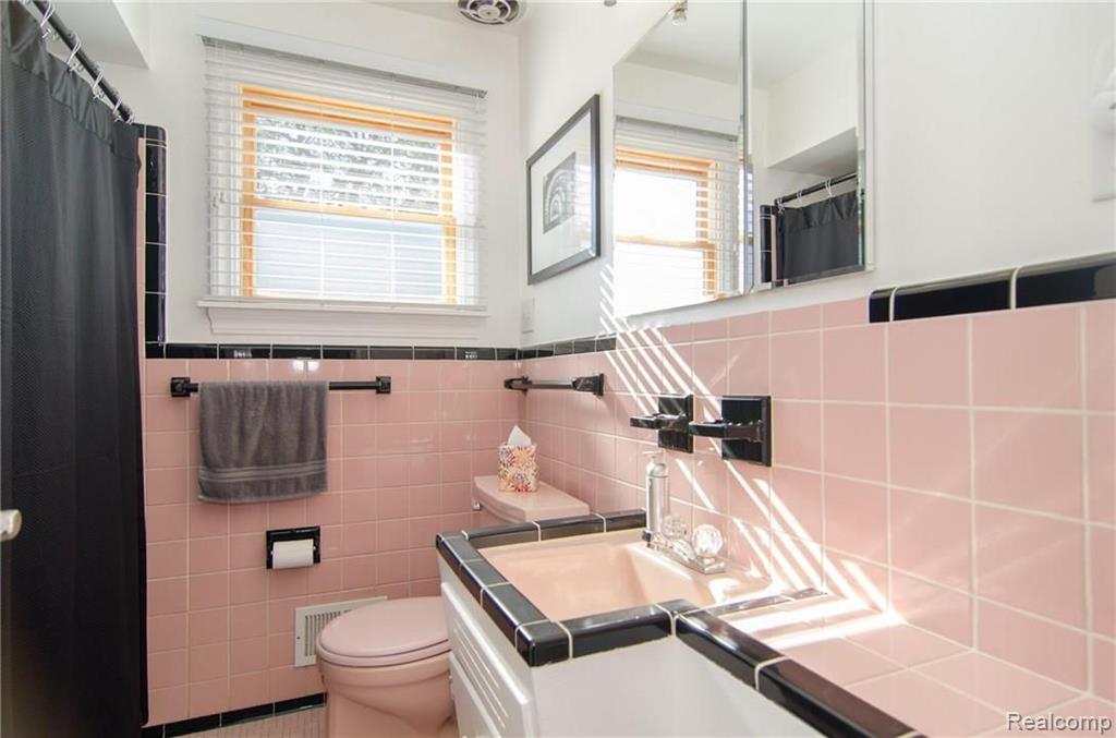 202 Winry Drive Rochester Hills, MI 48307 - Photo 18 of 33 Gallery Image 18