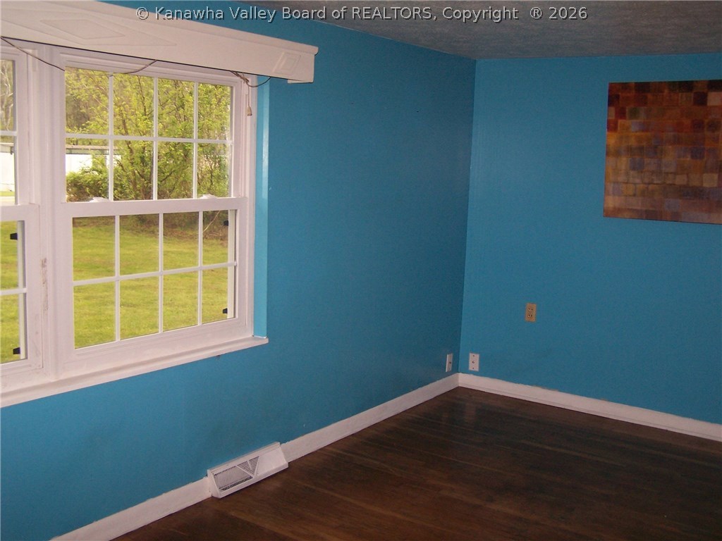 283 Charleston Road Point Pleasant, WV 25550 - Photo 3 of 10 Gallery Image 3