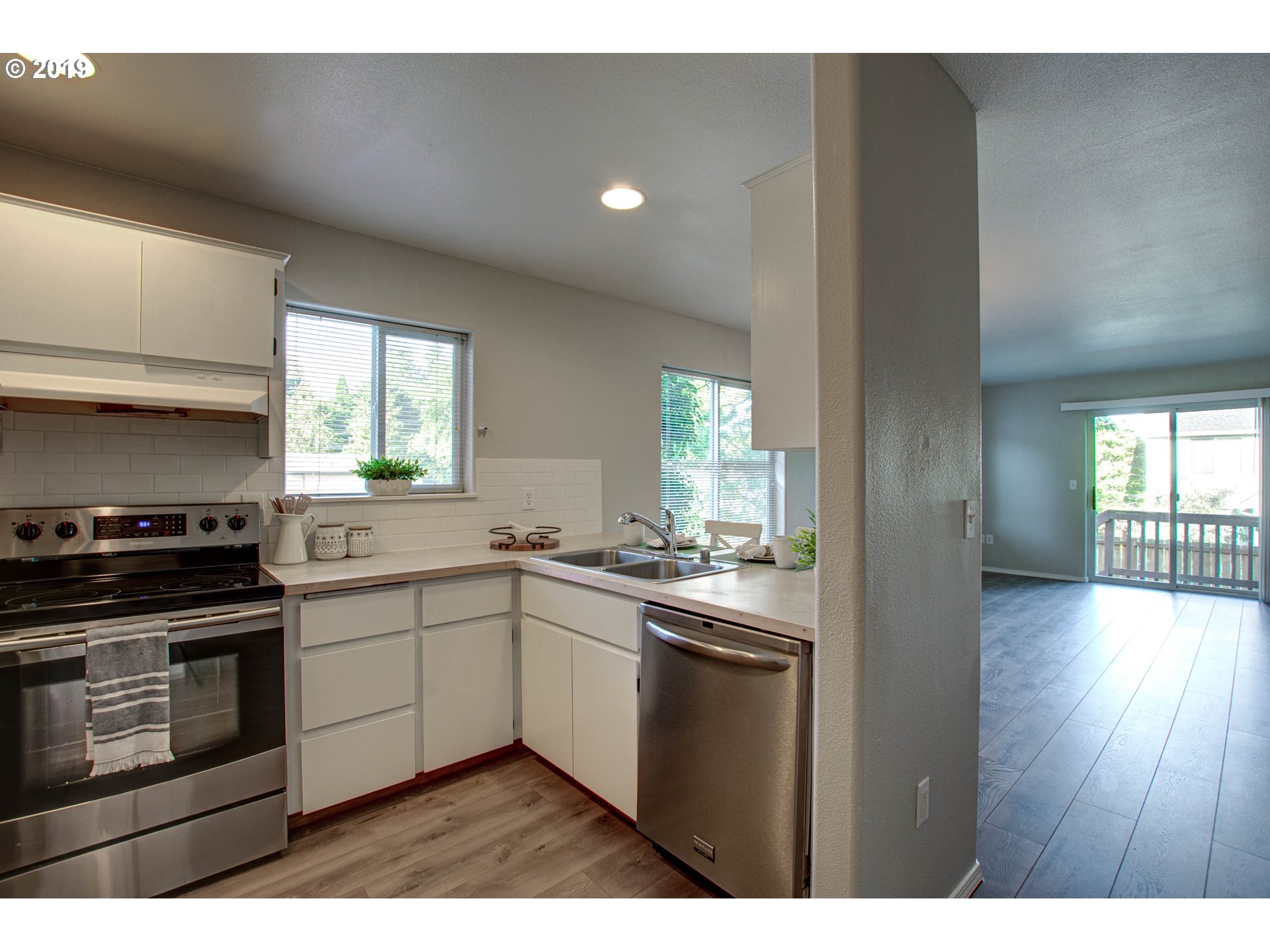 838 Northwest Elm Street Camas, WA 98607 - Photo 3 of 16 Gallery Image 3